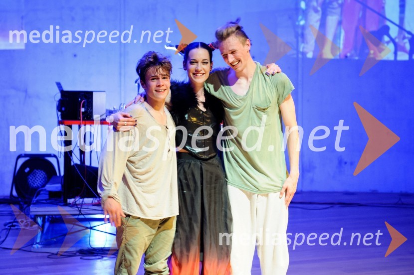  Gašper Kunšek, plesalec;  Barbara Mratinkovič, LadyBird, glasbenica;  Žigan Krajnčan, igralec, plesalecLadybirdorium live: Dreams