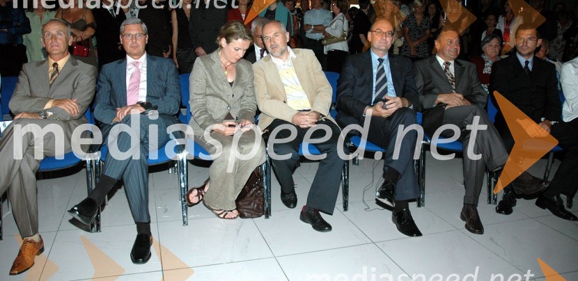 Jože Mermal, predsednik uprave BTC, ..., ..., ..., Guntram Drexel, lastnik podjetja Aspiag AG (Austria SPAR International AG), Zoran Jankovič, župan Ljubljane in Igor Mervič, generalni direktor Spar SlovenijaOtvoritev prenovljenega nakupovalnega središča City park v Ljubljani