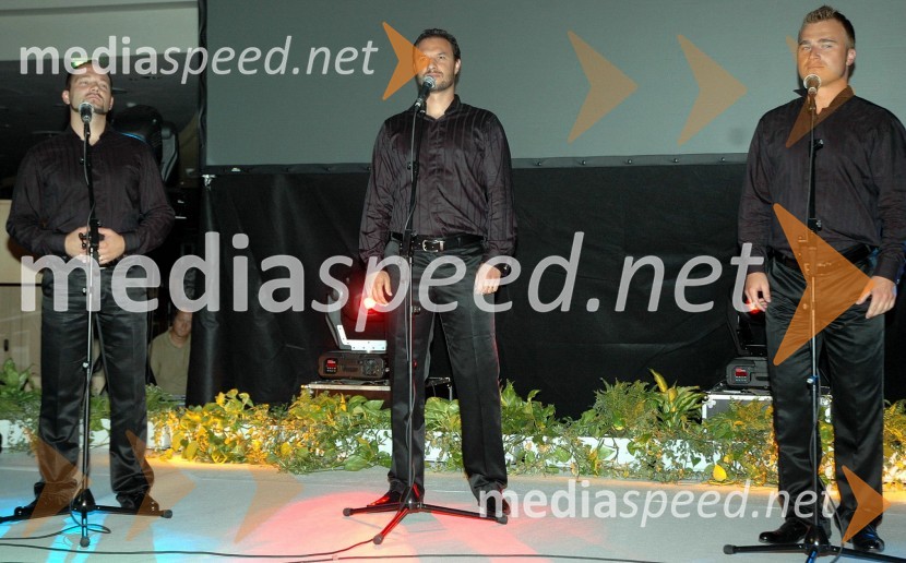 Aljaž Farasin, Metod Žunec in Matjaž Robavs, člani skupine EroikaOtvoritev prenovljenega nakupovalnega središča City park v Ljubljani