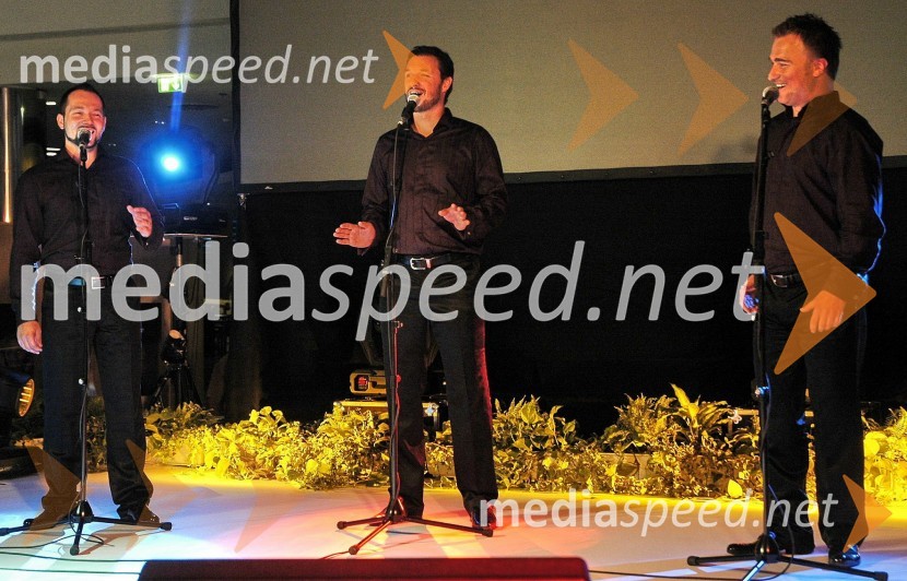 Aljaž Farasin, Metod Žunec in Matjaž Robavs, člani skupine EroikaOtvoritev prenovljenega nakupovalnega središča City park v Ljubljani