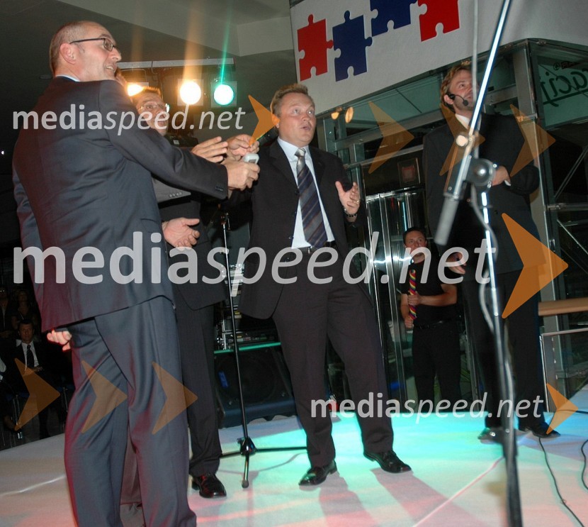 Guntram Drexel, lastnik podjetja Aspiag AG (Austria SPAR International AG), Igor Mervič, generalni direktor Spar Slovenija, Marko Kovač, direktor nakupovalnega centra City Park in Jure Ivanušič, igralec in glasbenikOtvoritev prenovljenega nakupovalnega središča City park v Ljubljani