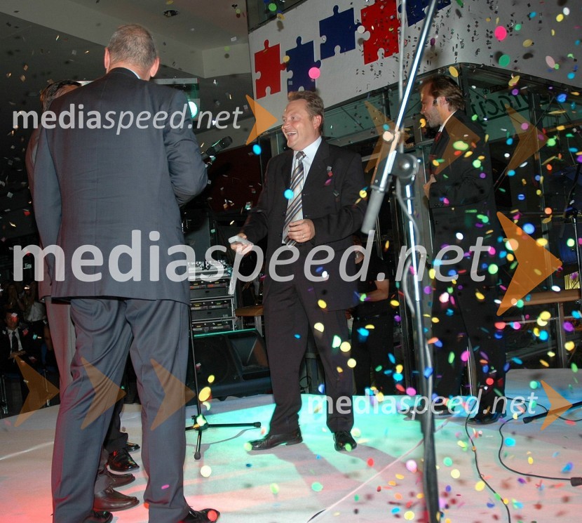 Guntram Drexel, lastnik podjetja Aspiag AG (Austria SPAR International AG), Marko Kovač, direktor nakupovalnega centra City Park in Jure Ivanušič, igralec in glasbenikOtvoritev prenovljenega nakupovalnega središča City park v Ljubljani