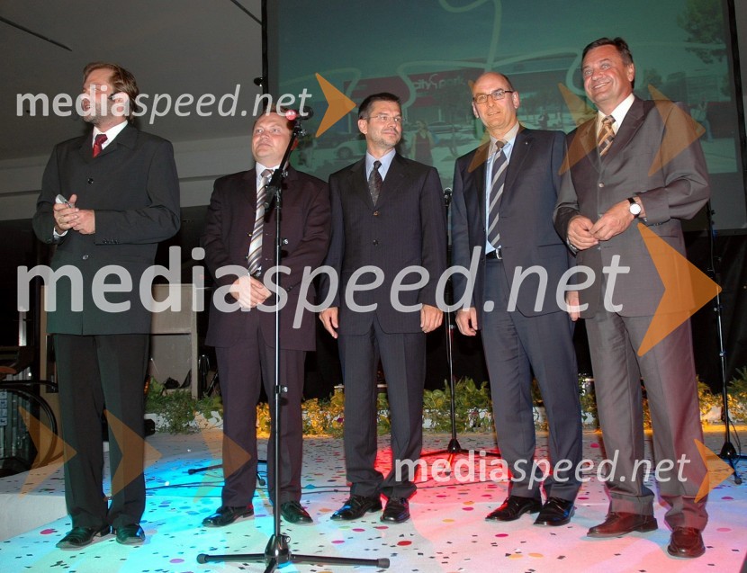 Jure Ivanušič, igralec in glasbenik, Marko Kovač, direktor nakupovalnega centra City Park, Igor Mervič, generalni direktor Spar Slovenija, Guntram Drexel, lastnik podjetja Aspiag AG (Austria SPAR International AG) in Zoran Jankovič, župan LjubljaneOtvoritev prenovljenega nakupovalnega središča City park v Ljubljani