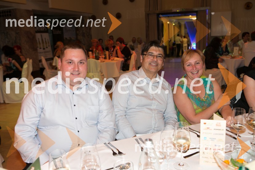  Miha Horvat, predsednik regijskega odbora prekmurje, NSi;  Andrej Božič, generalni direktor družbe Steklarna Hrastnik, predsednik Britansko-slovenske gospodarske zbornice;  Ksenija  Špiler Božič, BB SvetovanjeDiši po Prekmurju 2015, kulinarični večer