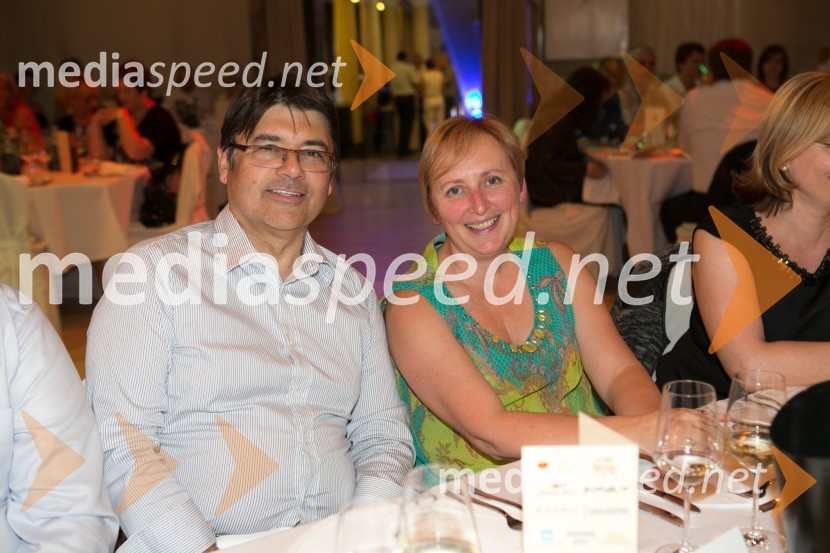  Andrej Božič, generalni direktor družbe Steklarna Hrastnik, predsednik Britansko-slovenske gospodarske zbornice;  Ksenija  Špiler Božič, BB SvetovanjeDiši po Prekmurju 2015, kulinarični večer