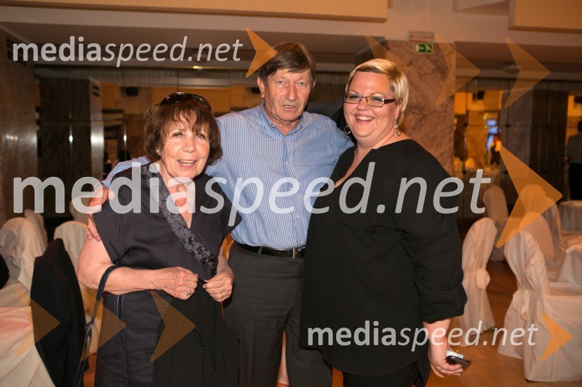  Gabi  Vogrinčič Čačinovič, psihologinja;  Geza  Vogrinčič;  Urška Horvat Ritlop, novinarka, Radio Murski ValDiši po Prekmurju 2015, kulinarični večer