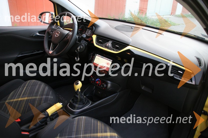 Opel Corsa 1.4 Turbo Color Edition, notranjostOpel Corsa 1.4 Turbo Color Edition, mediaspeed test