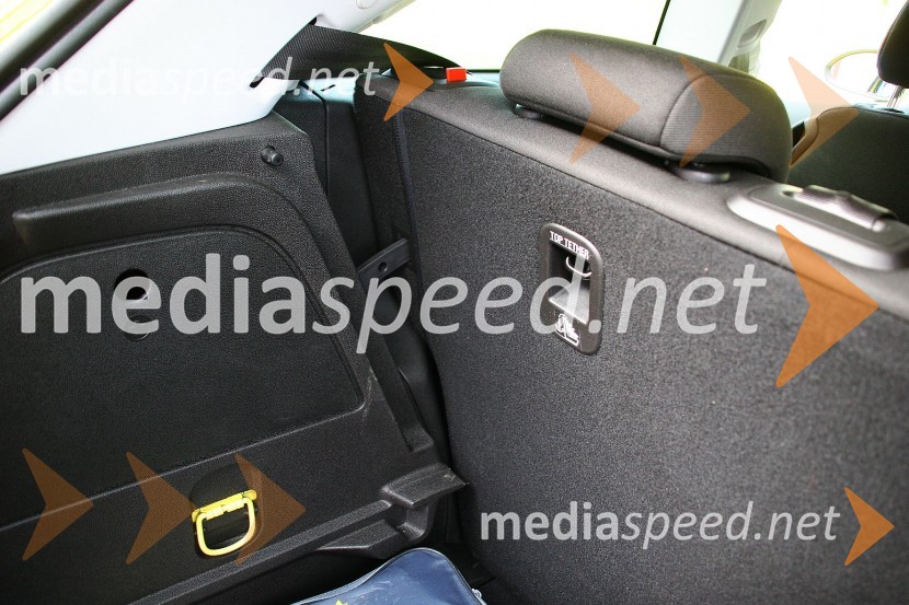 Opel Corsa 1.4 Turbo Color Edition, naklon zadnjih sedežev je nastavljivOpel Corsa 1.4 Turbo Color Edition, mediaspeed test