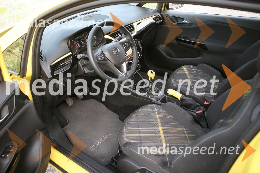 Opel Corsa 1.4 Turbo Color Edition, notranjostOpel Corsa 1.4 Turbo Color Edition, mediaspeed test