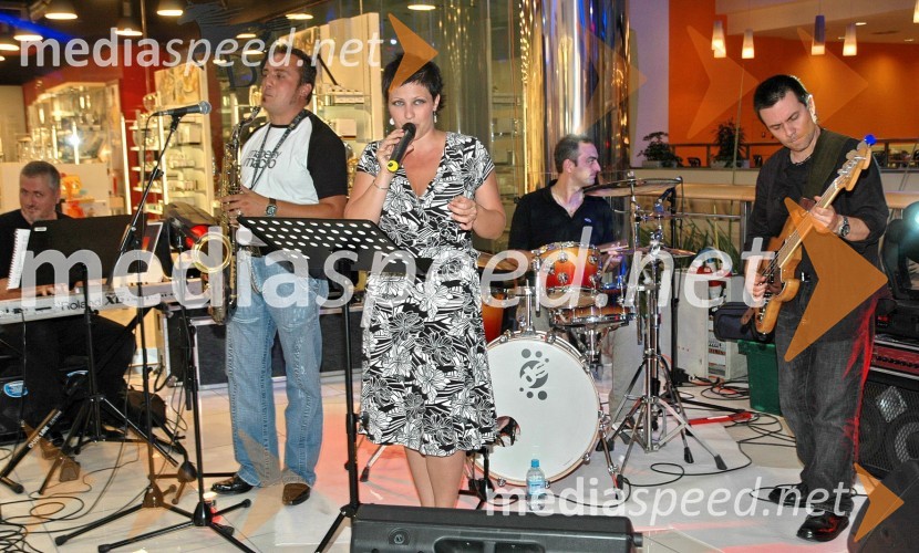 Nuška Drašček, pevkaOtvoritev prenovljenega nakupovalnega središča City park v Ljubljani