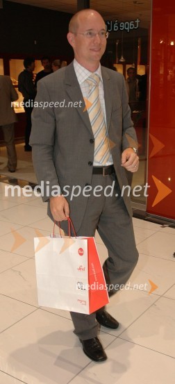 Andrej Meglič, direktor radia Expres  	Otvoritev prenovljenega nakupovalnega središča City park v Ljubljani