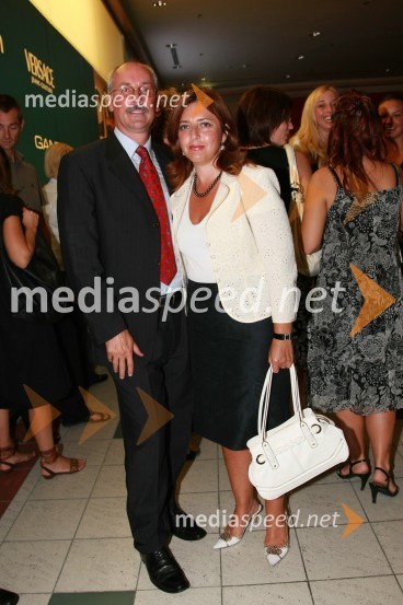 Srečko Pirtovšek, odgovorni urednik revij Založbe Kapital z ženo Suzano, direktorico Založbe KapitalOtvoritev prenovljenega nakupovalnega središča Europark