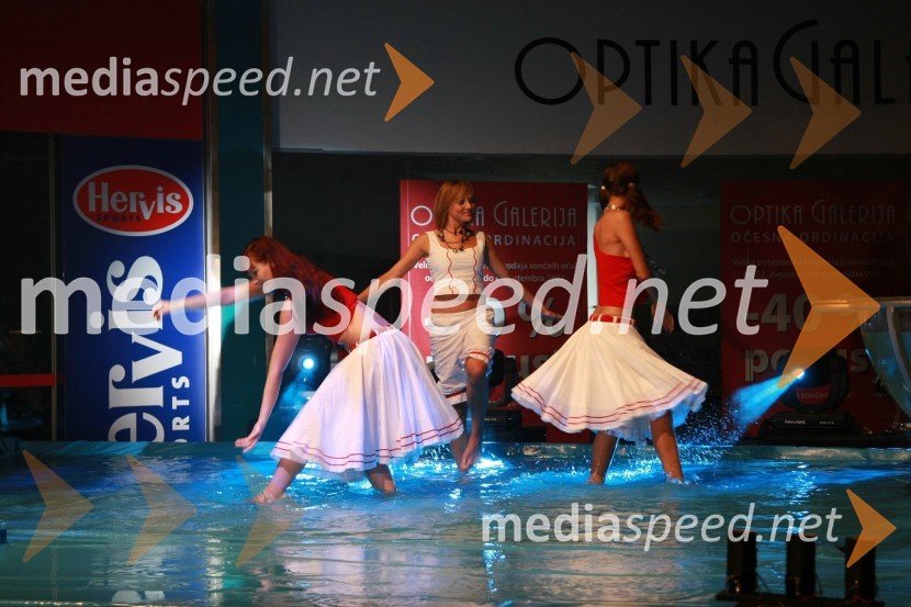 Plesalke Plesne izbe MariborOtvoritev prenovljenega nakupovalnega središča Europark