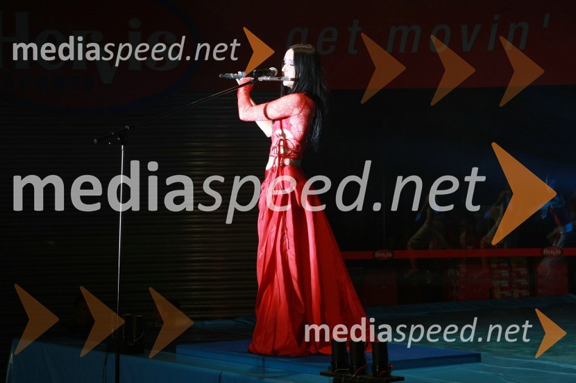 Tinkara Kovač, pevkaOtvoritev prenovljenega nakupovalnega središča Europark