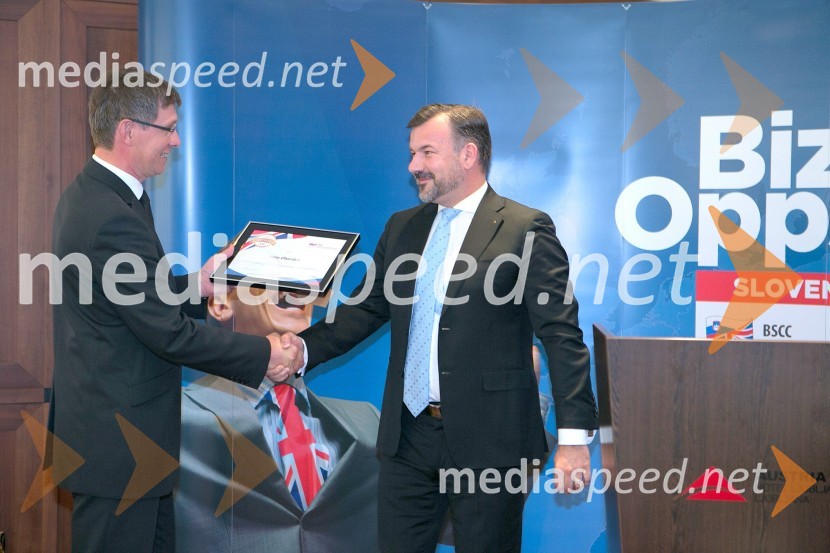  Martin Logar, izvršni direktor, Britansko-slovenska gospodarska zbornica;  Jože Oberstar, podpredsednik Britansko-slovenske gospodarske zbornicePoslovna večerja, Britansko-slovenska gospodarska zbornica