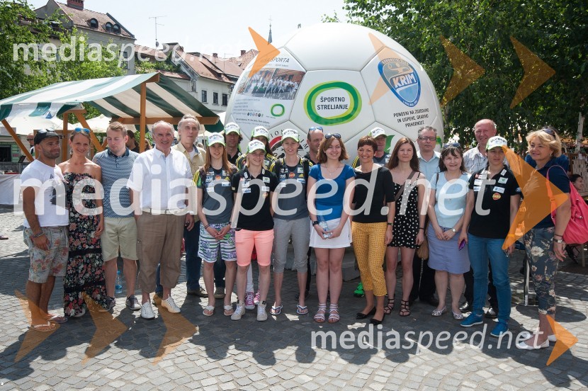 Boj za krono, zimski športni junaki igrajo šahBoj za krono, zimski športni junaki igrajo šah