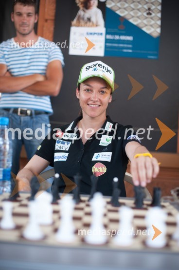  Maja  Vtič, smučarska skakalkaBoj za krono, zimski športni junaki igrajo šah