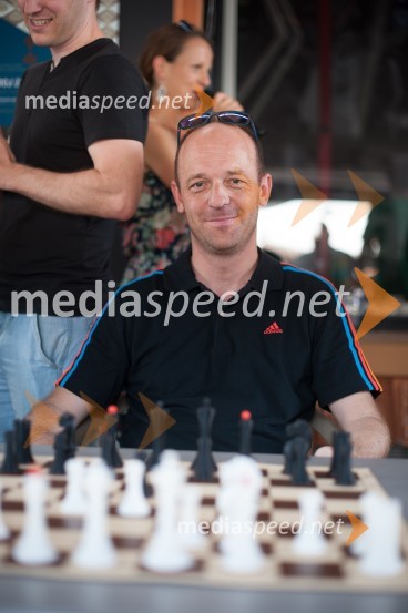 dr. Jurij  Žurej, direktor Smučarske zveze SlovenijeBoj za krono, zimski športni junaki igrajo šah