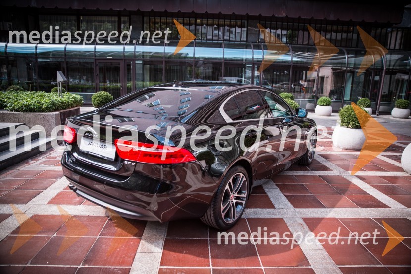 Jaguar XEJaguar XE, slovenska predstavitev