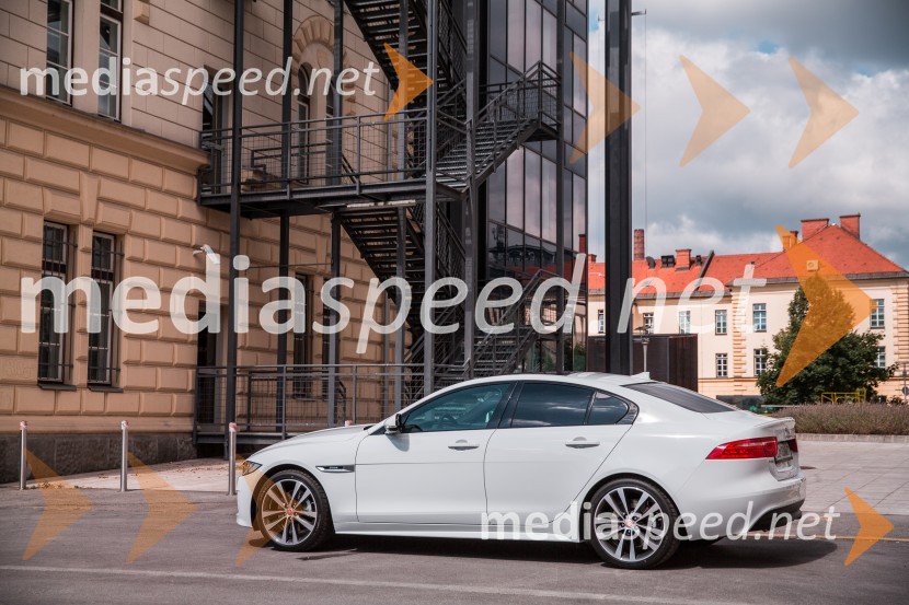 Jaguar XEJaguar XE, slovenska predstavitev