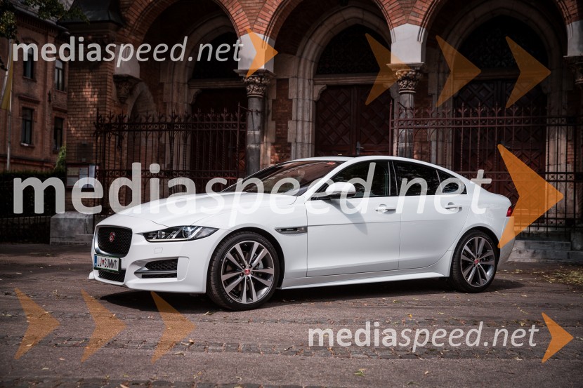 Jaguar XEJaguar XE, slovenska predstavitev