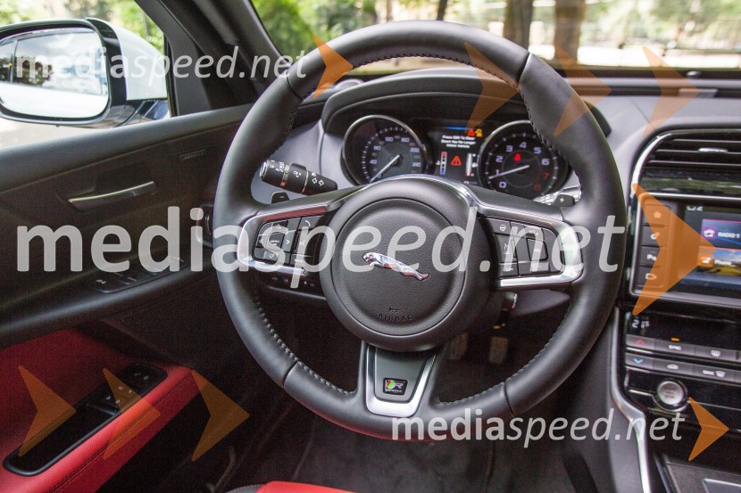 Jaguar XE, notranjostJaguar XE, slovenska predstavitev