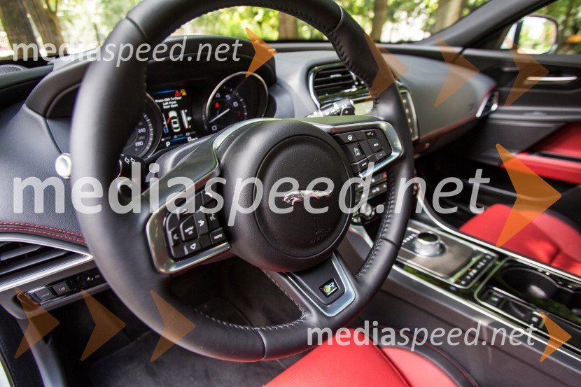 Jaguar XE, notranjostJaguar XE, slovenska predstavitev