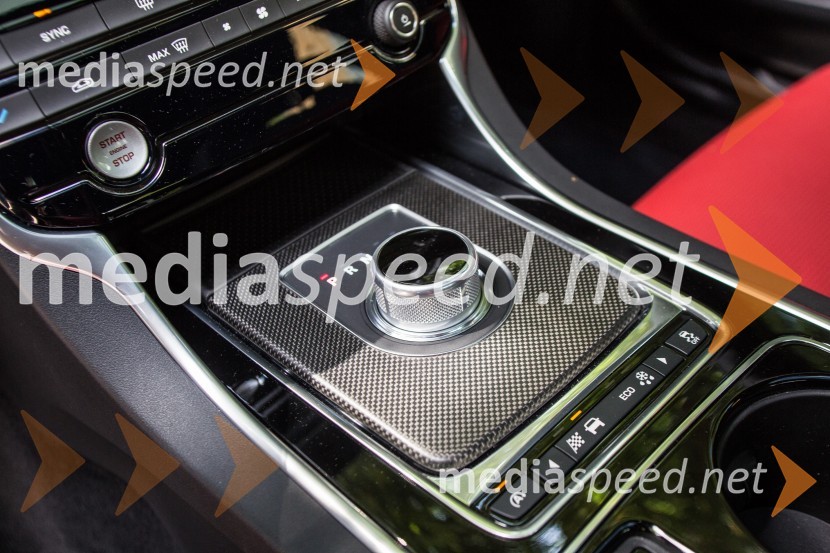 Jaguar XE, notranjostJaguar XE, slovenska predstavitev