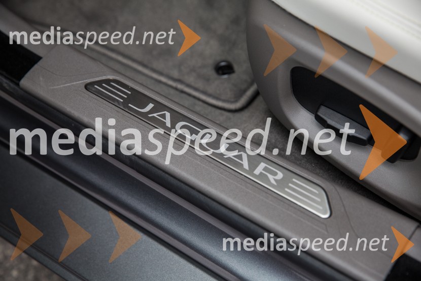 Jaguar XE, notranjostJaguar XE, slovenska predstavitev