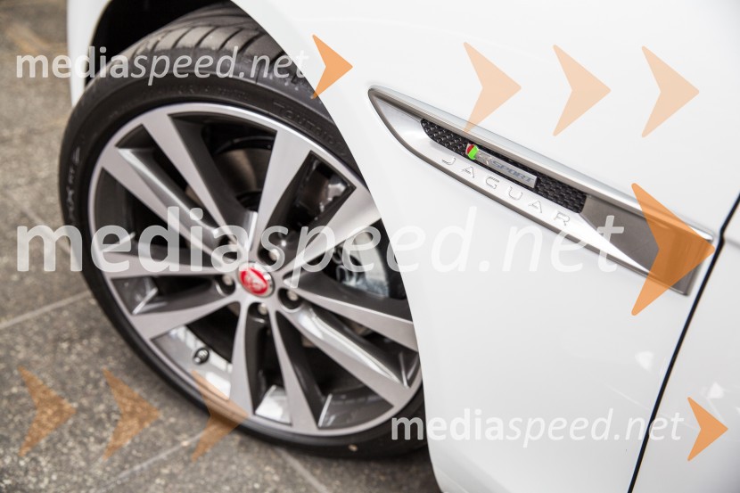Jaguar XE, notranjostJaguar XE, slovenska predstavitev
