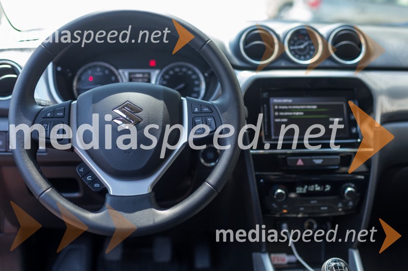 Suzuki Vitara 1.6 VVT 4WD, notranjostSuzuki Vitara 1.6 VVT 4WD, mediaspeed test