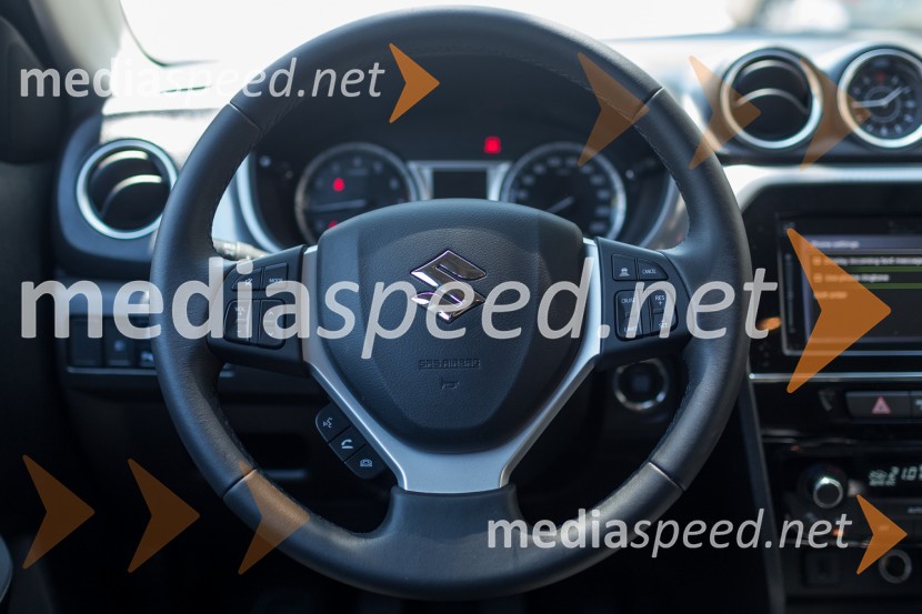 Suzuki Vitara 1.6 VVT 4WD, volanski obroč&nbsp;Suzuki Vitara 1.6 VVT 4WD, mediaspeed test