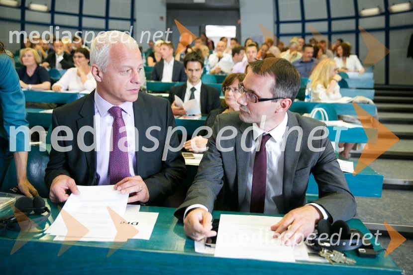  Drago  Kos, vodja delovne skupine OECD za preprečevanje podkupovanja v mednarodnih poslovnih transakcijah;  Archibald Kremser, član uprave NLBZlom bančnega sistema: pogled »nazaj v prihodnost«