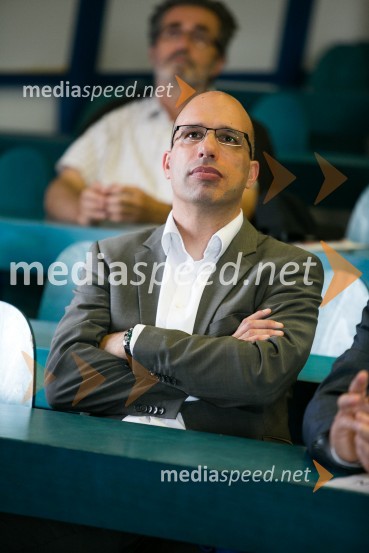  Rok Praprotnik, direktor Centra za skladnost poslovanja v NLBZlom bančnega sistema: pogled »nazaj v prihodnost«