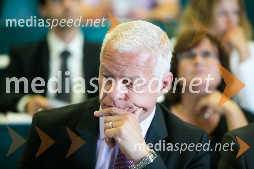  Drago  Kos, vodja delovne skupine OECD za preprečevanje podkupovanja v mednarodnih poslovnih transakcijahZlom bančnega sistema: pogled »nazaj v prihodnost«