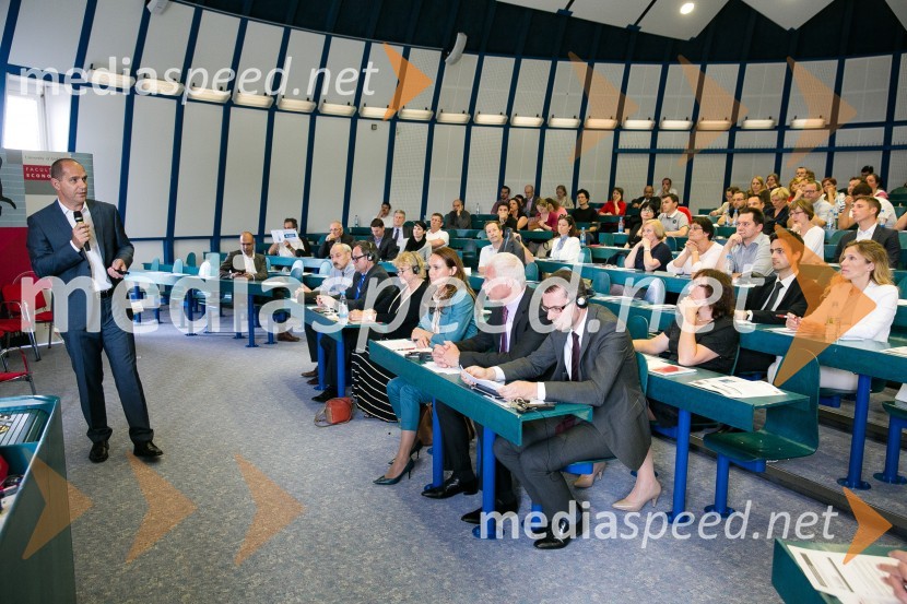 Zlom bančnega sistema: pogled »nazaj v prihodnost«