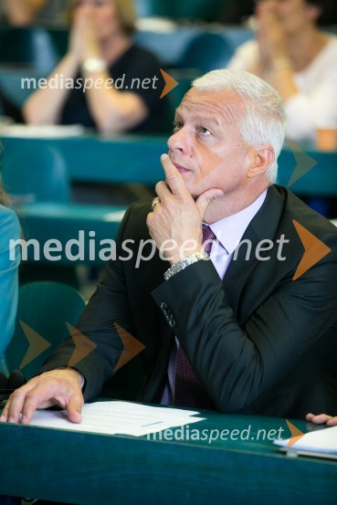  Drago  Kos, vodja delovne skupine OECD za preprečevanje podkupovanja v mednarodnih poslovnih transakcijahZlom bančnega sistema: pogled »nazaj v prihodnost«