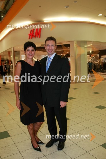 Vlado Vedlin, direktor mariborskega Europarka z Valerijo LipovecOtvoritev prenovljenega nakupovalnega središča Europark