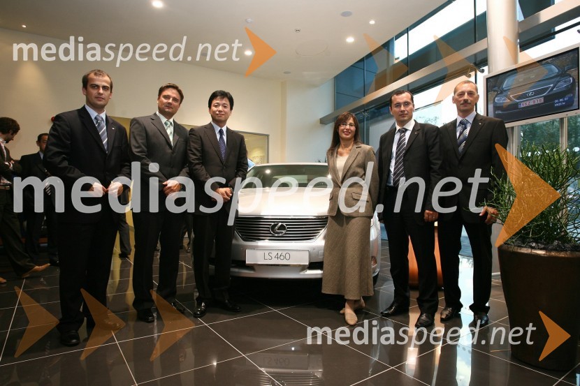 Gregor Mauko, direktor Toyota Slovenije, Boštjan Trilar, regionalni direktor programa Lexus, Shoji Kimura, predsednik Toyota Adria, Belinda Poole, generalna direktorica Lexus Evrope, Tom Fux, generalni direktor Toyota Adria in Marko Kunej, direktor prodaje Lexus LjubljanaPredstavitev znamke Lexus v Sloveniji