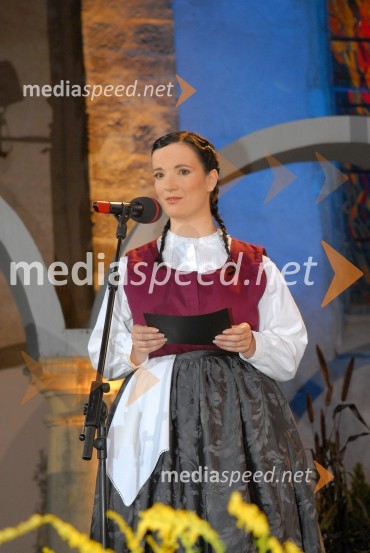 Natalija Škrlec, povezovalka festivala38. slovenski festival domače zabavne glasbe Ptuj 2007