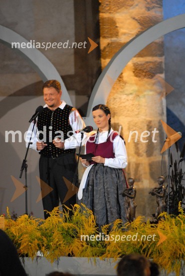 Peter Kirič in Natalija Škrlec, povezovalca festivala38. slovenski festival domače zabavne glasbe Ptuj 2007