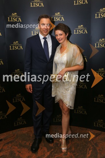  Goran  Kodelja,  generalni direktor podjetja Lisca d.d.;   Tina Jan, direktorica Lisca PragaLisca, predstavitev kolekcije pomlad poletje 2016