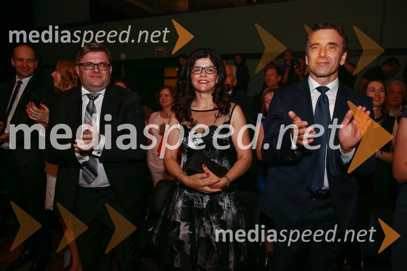  Dari Južna,  lastnik podjetja Lisca;  Vesna Južna, lastnica podjetja Lisca;  Goran  Kodelja,  generalni direktor podjetja Lisca d.d.Lisca, predstavitev kolekcije pomlad poletje 2016