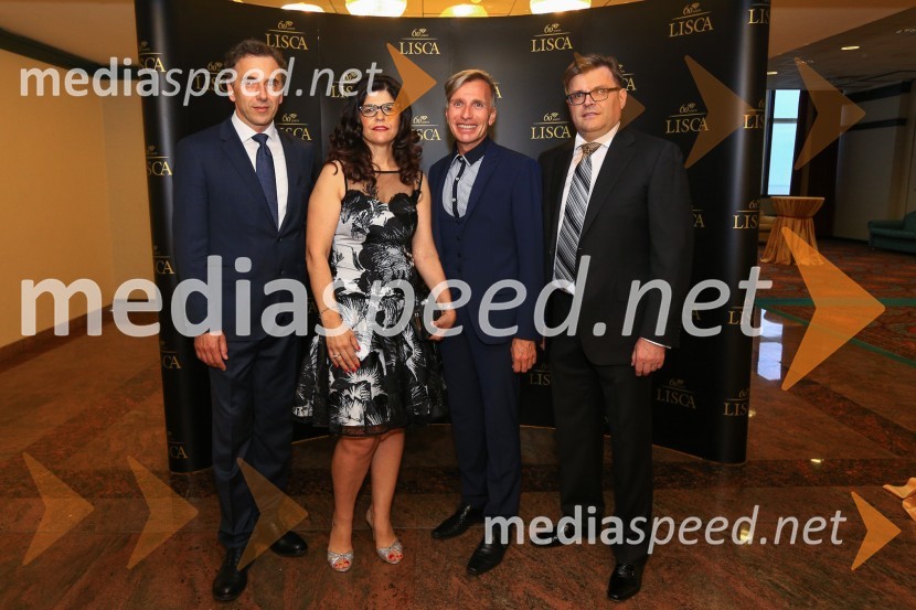  Goran  Kodelja,  generalni direktor podjetja Lisca d.d.;  Vesna Južna, lastnica podjetja Lisca;   Igor  Jelen-Iggy, koreograf, lastnik plesnega centra Igen;  Dari Južna,  lastnik podjetja LiscaLisca, predstavitev kolekcije pomlad poletje 2016