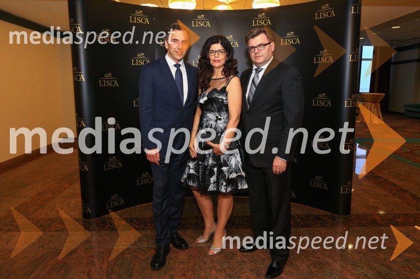  Goran  Kodelja,  generalni direktor podjetja Lisca d.d.;  Vesna Južna, lastnica podjetja Lisca;  Dari Južna,  lastnik podjetja LiscaLisca, predstavitev kolekcije pomlad poletje 2016