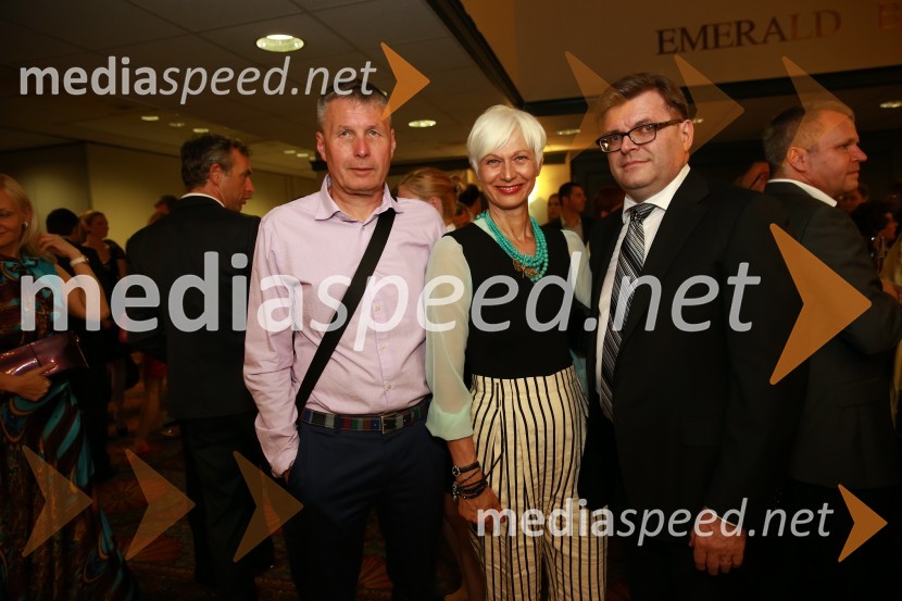  Bojan Požar, lastnik portala Požareport.si;  Barbra Drnač, novinarka;  Dari Južna,  lastnik podjetja LiscaLisca, predstavitev kolekcije pomlad poletje 2016