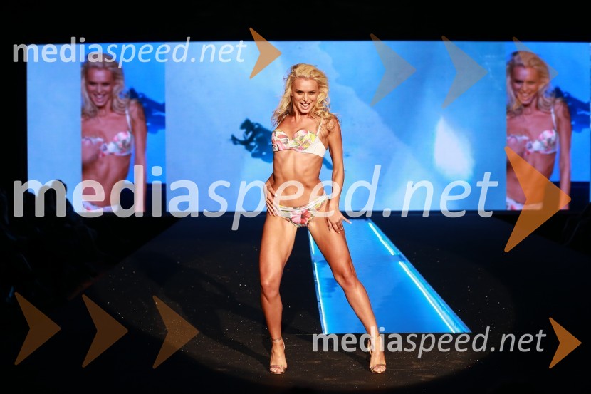  Nadiya  Bychkova, plesalka, manekenkaLisca, predstavitev kolekcije pomlad poletje 2016