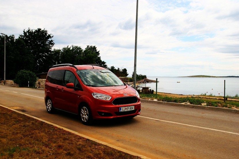 Ford Tourneo Courier 1.0 EcoBoost TitaniumFord Tourneo Courier 1.0 EcoBoost Titanium, mediaspeed test