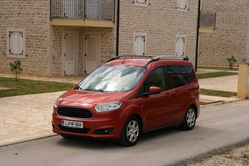 Ford Tourneo Courier 1.0 EcoBoost TitaniumFord Tourneo Courier 1.0 EcoBoost Titanium, mediaspeed test