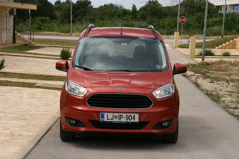 Ford Tourneo Courier 1.0 EcoBoost TitaniumFord Tourneo Courier 1.0 EcoBoost Titanium, mediaspeed test